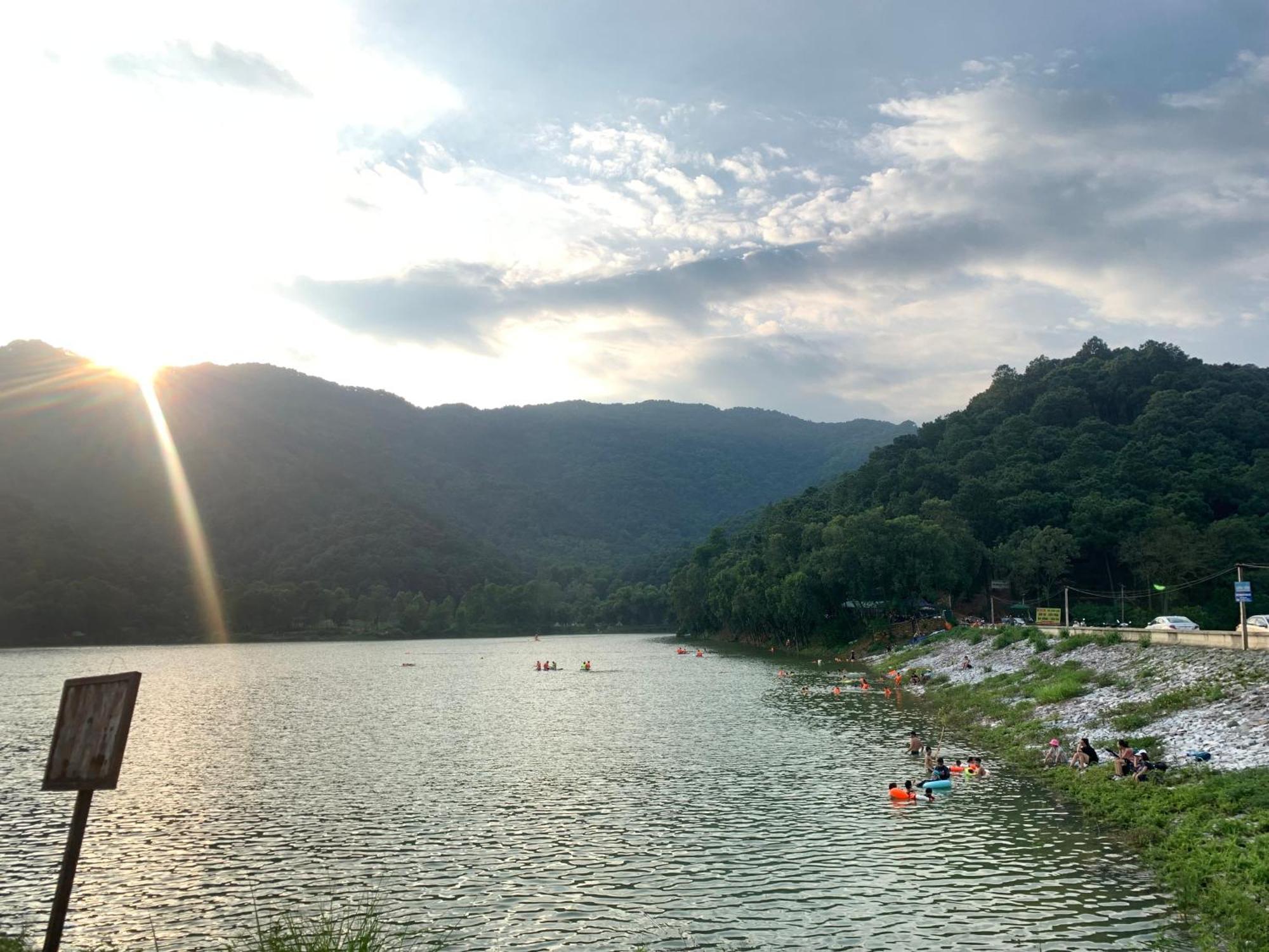 Chu Thien Homestay And Camping Hanoi Eksteriør billede